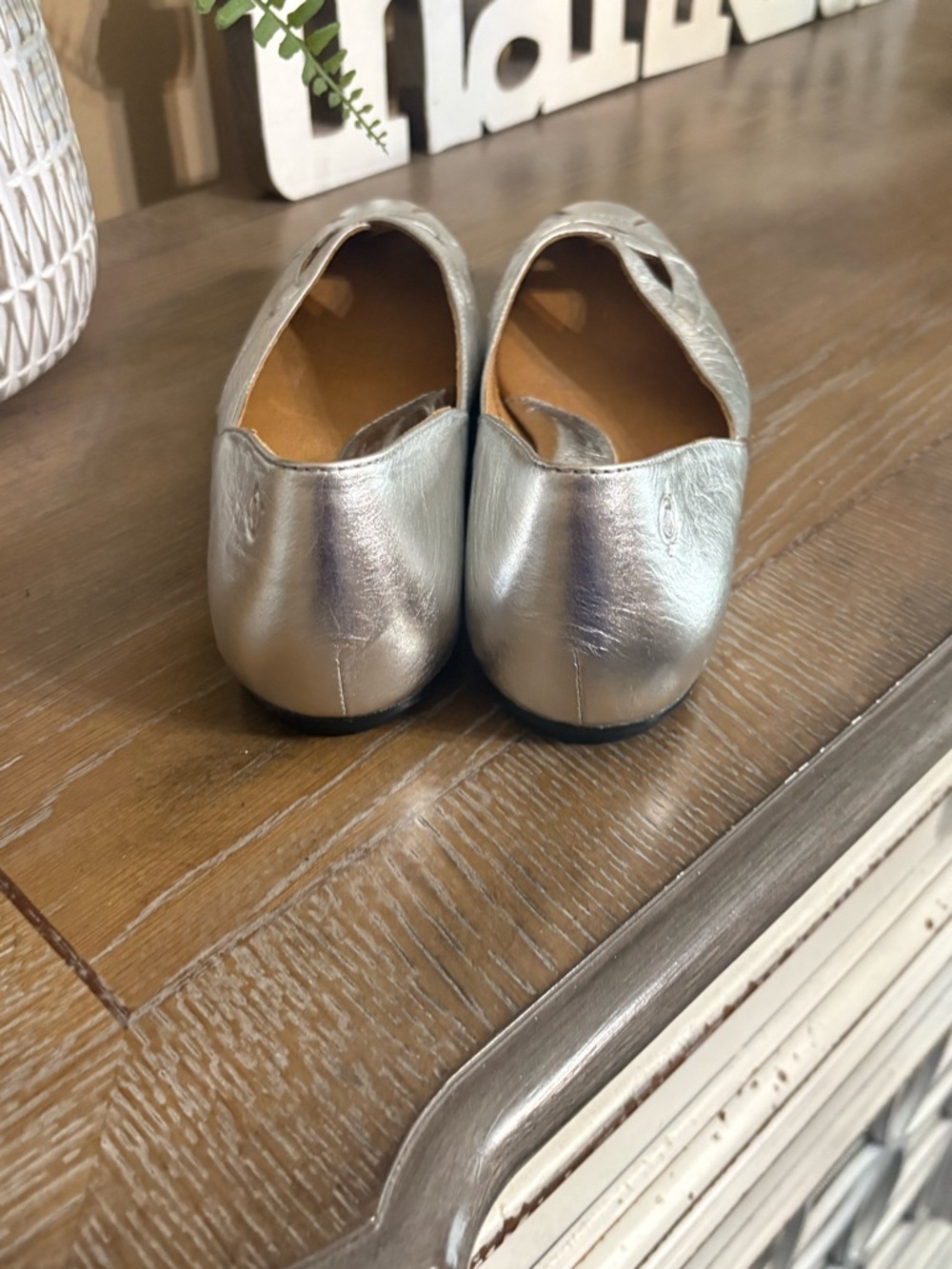 Born Women's Silver Leather Ballet Flats Size 8.5 - Picture 6 of 9